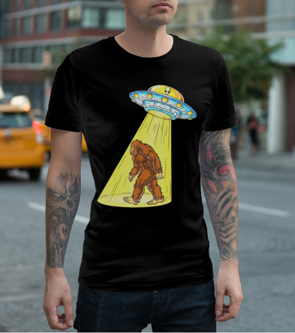 Bigfoot Sasquatch UFO Abduction Alien Flying Saucer T-Shirt