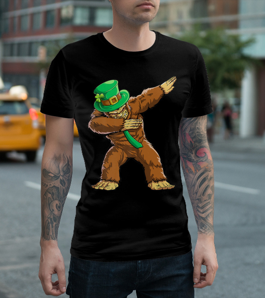 Dabbing Bigfoot St Patricks Day Leprechaun Hat T-Shirt