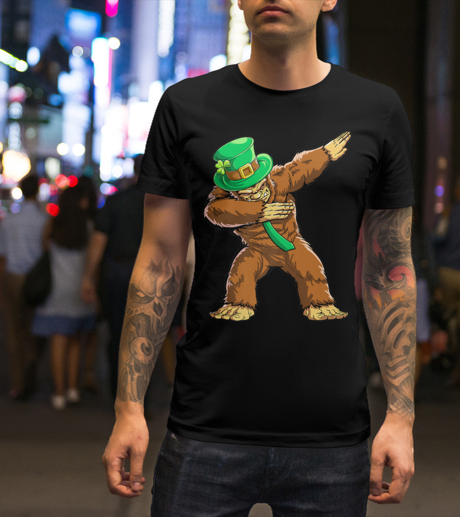 Dabbing Bigfoot St Patricks Day Leprechaun Hat T-Shirt