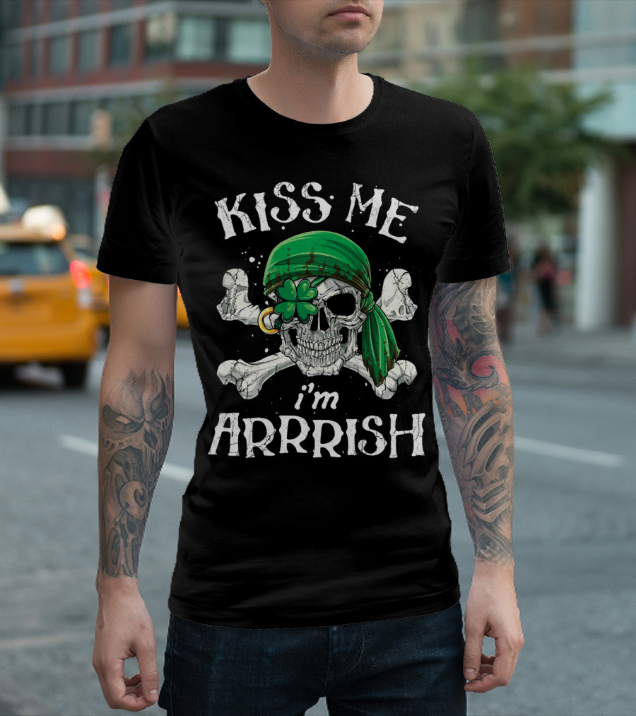 Kiss Me I'm Arrrish St Patricks Day Skull Pirate with Shamrock and Crossbones T-Shirt