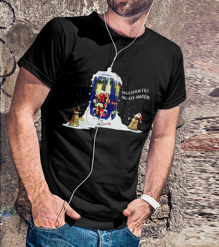 Doctor Who TARDIS Daleks Decorate Christmas Scene T-Shirt