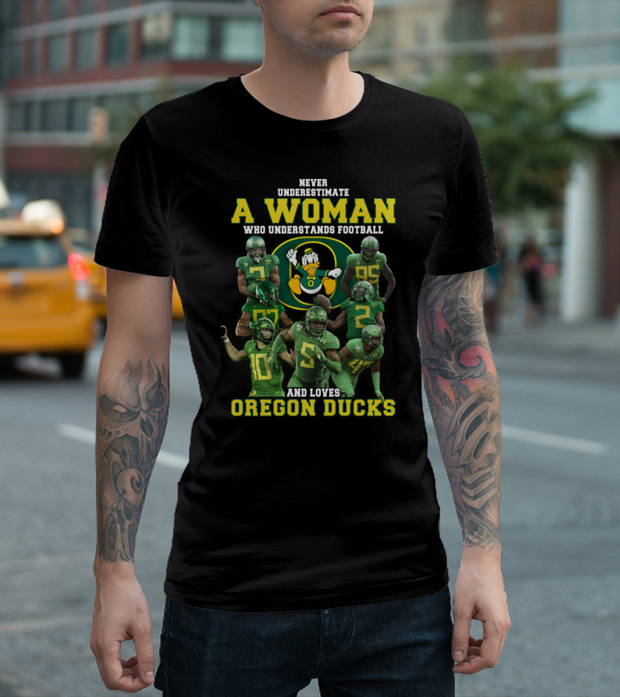 Never Underestimate A Woman Who Understands Football And Loves Oregon Ducks T-Shirt