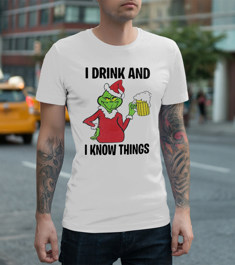 Grinch Santa Holding Beer I Drink And I Know Things T-Shirt