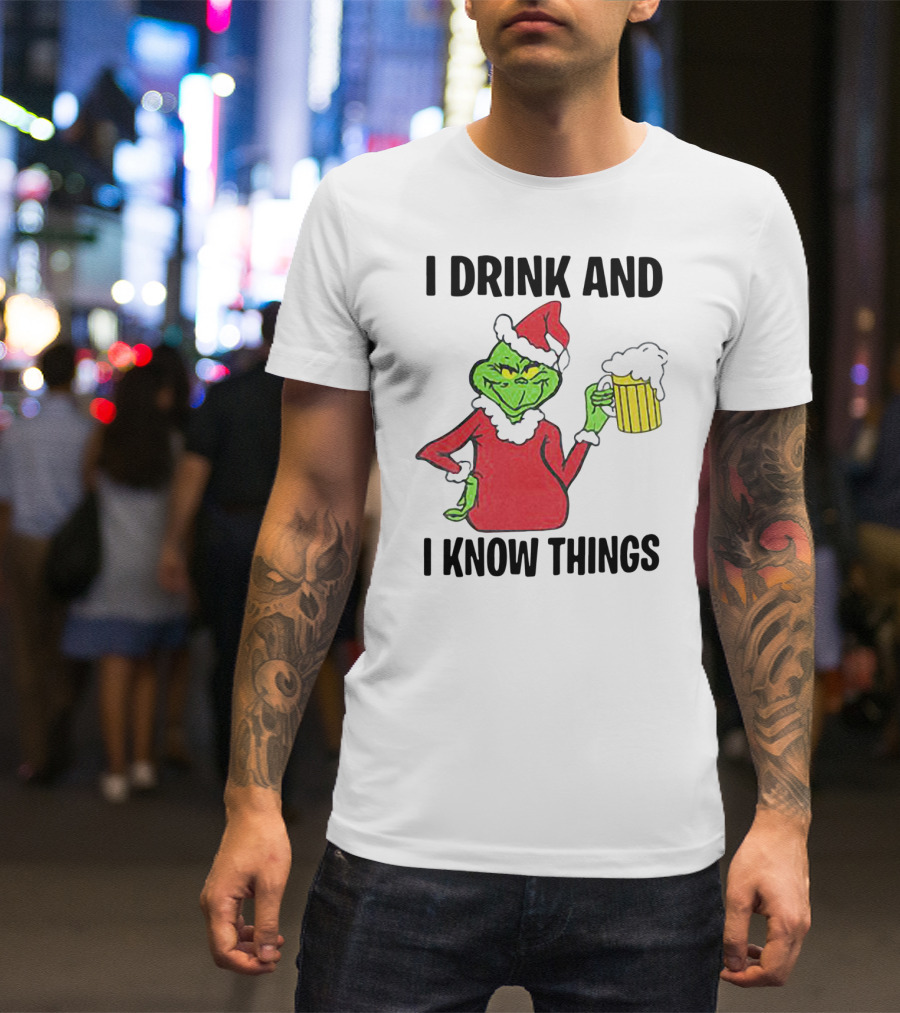 Grinch Santa Holding Beer I Drink And I Know Things T-Shirt
