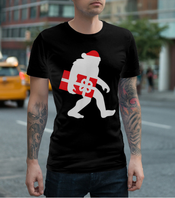 Nice Bigfoot Carrying Christmas Gift In Santa Hat T-Shirt