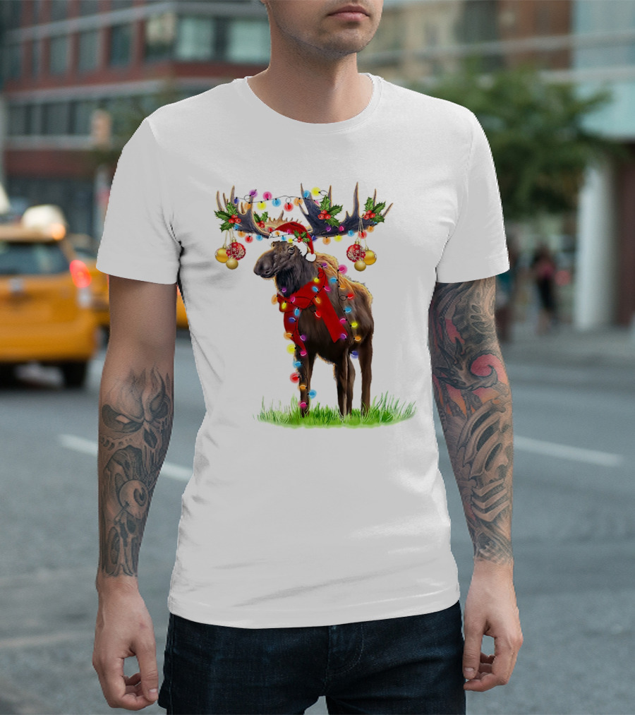 Moose Santa Reindeer Christmas Lights Holiday Décor T-Shirt