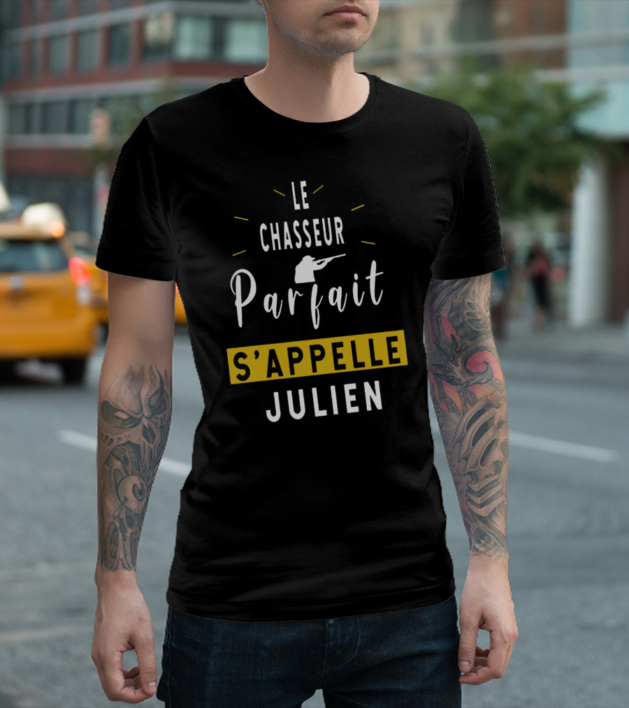 Le Chasseur Parfait S’appelle Julien Avec Silhouette De Chasseur T-Shirt