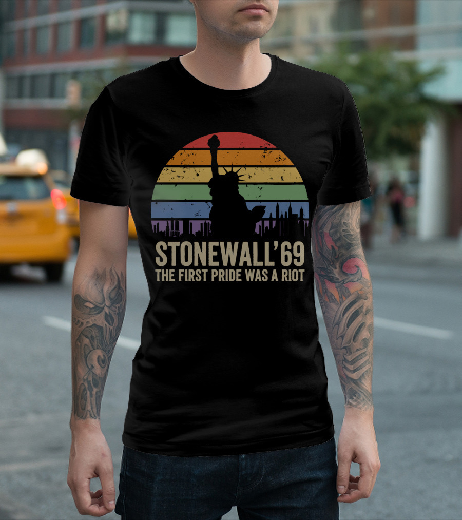 STONEWALL '69 THE FIRST PRIDE WAS A RIOT STATUE OF LIBERTY RAINBOW T-Shirt