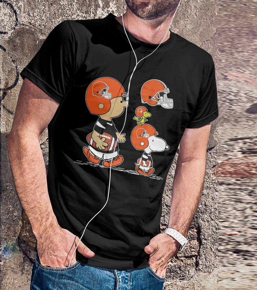 Browns Snoopy Charlie Woodstock Football Helmets Peanuts NFL Collaboration T-Shirt
