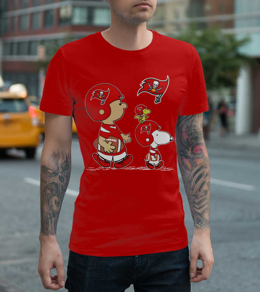 Peanuts Buccaneers Snoopy and Woodstock Football Helmets and Flag T-Shirt