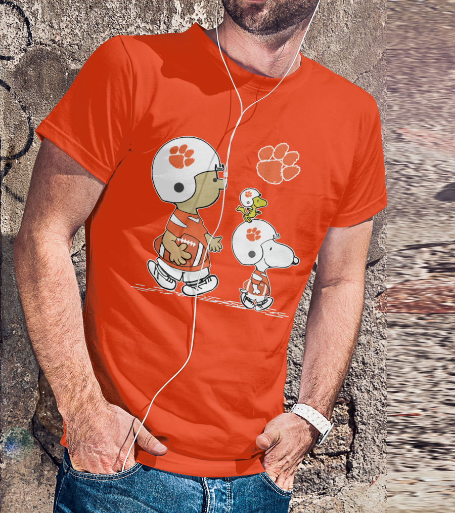 Clemson Tigers Snoopy Football Helmets And Paw Print Charlie Brown Woodstock T-Shirt