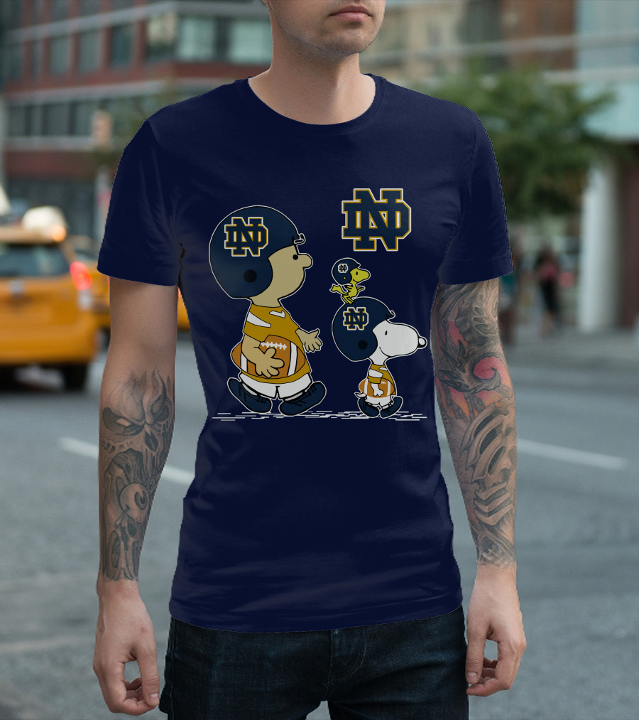 Notre Dame Fighting Irish Peanuts Characters Football Fan Scene T-Shirt