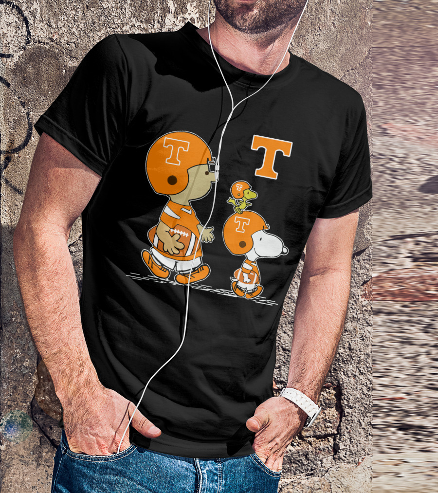 Tennessee Volunteers Snoopy Woodstock Peanuts Football Helmet Team Spirit T-Shirt