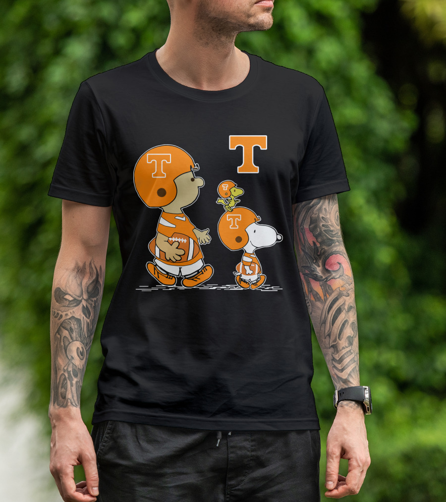 Tennessee Volunteers Snoopy Woodstock Peanuts Football Helmet Team Spirit T-Shirt