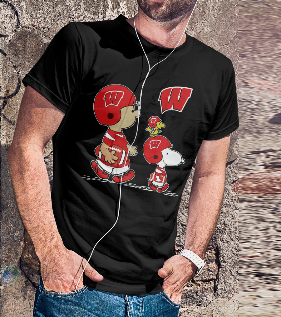 Wisconsin Badgers Snoopy Charlie Brown Woodstock Football Helmets T-Shirt