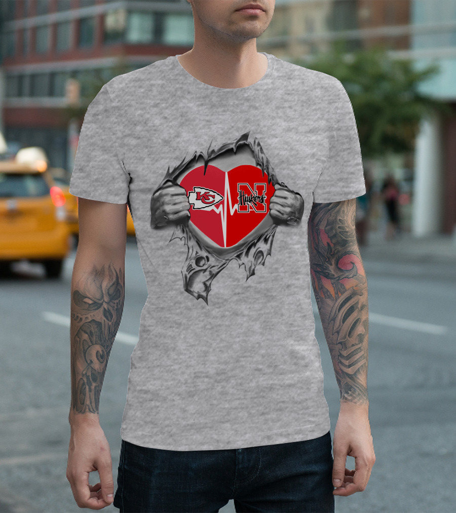Chiefs Huskers Heart Logo Peeling T-Shirt