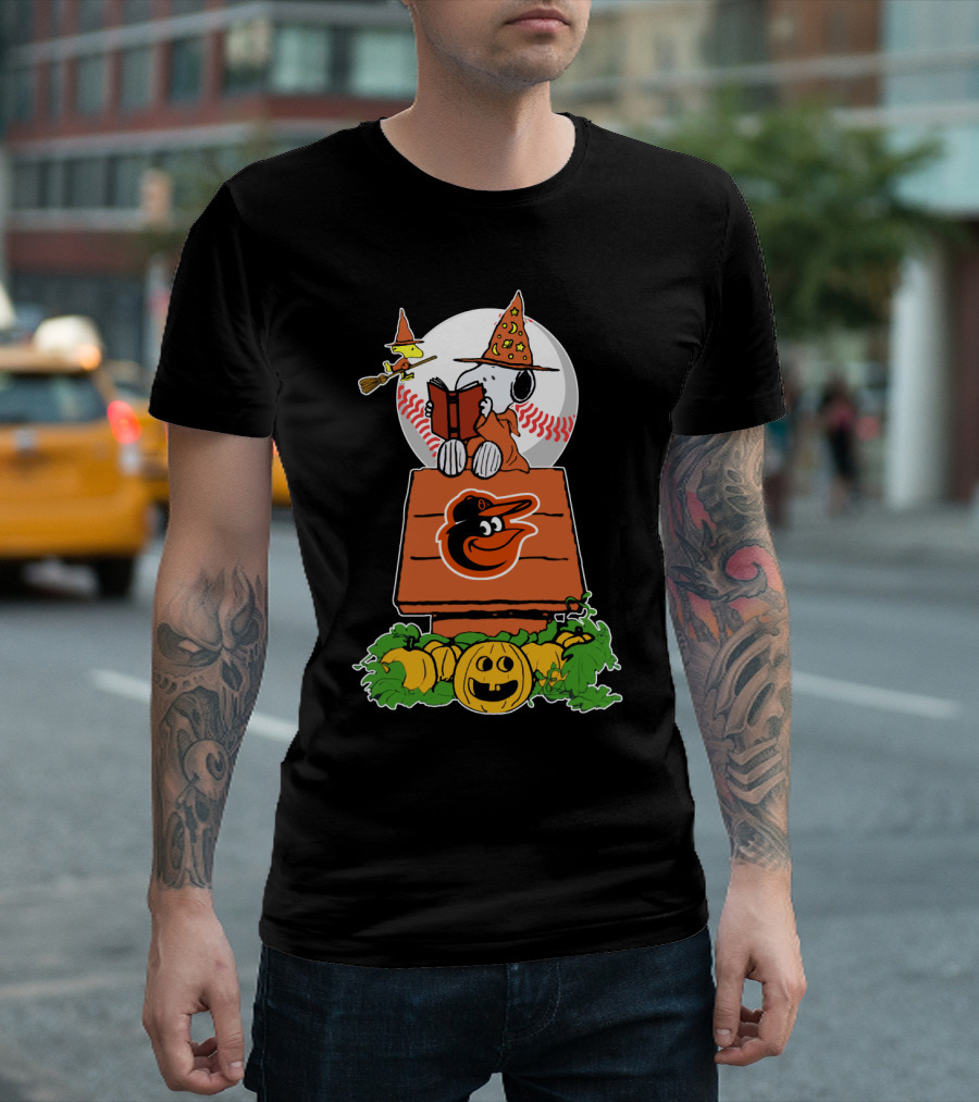 Baltimore Orioles Halloween Snoopy Reading On Doghouse With Woodstock And Pumpkins T-Shirt