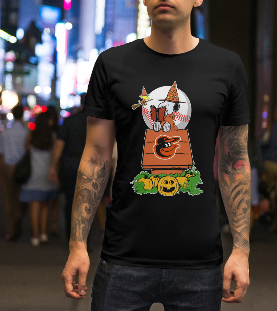 Baltimore Orioles Halloween Snoopy Reading On Doghouse With Woodstock And Pumpkins T-Shirt