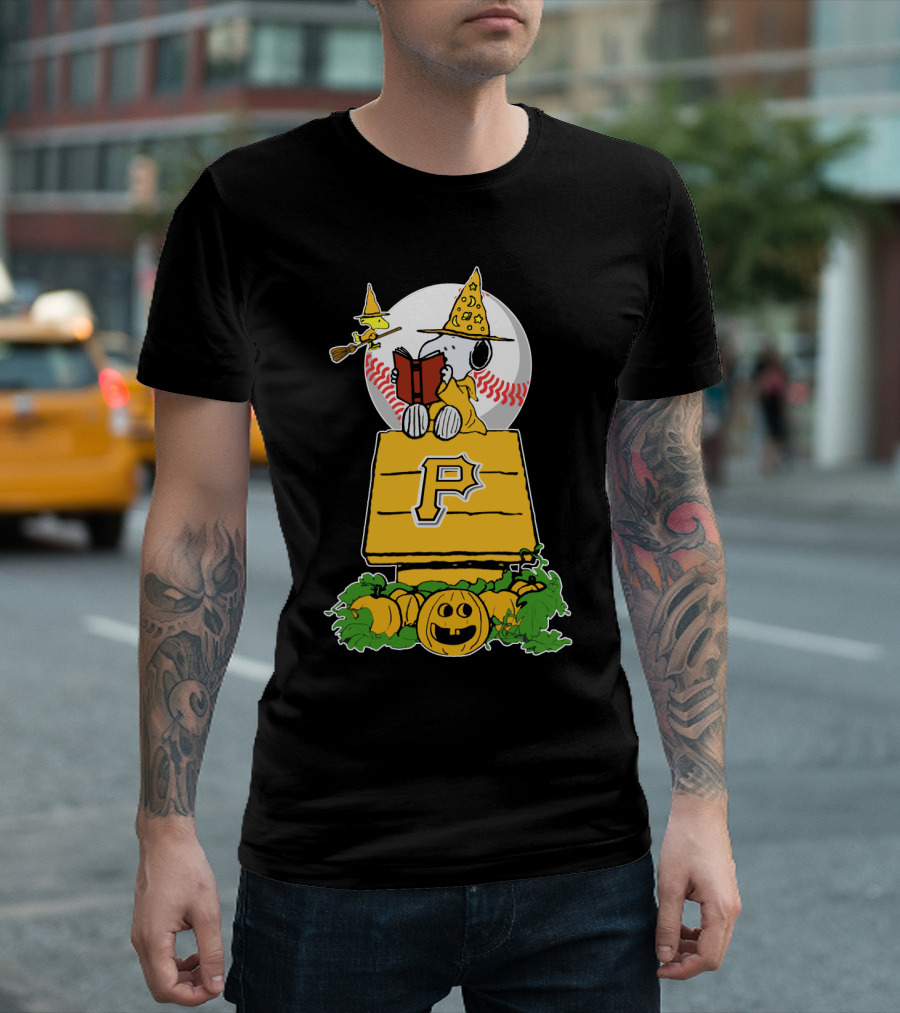 Snoopy Halloween Pittsburgh Pirates Peanuts Charlie Brown Pumpkin Moon Baseball T-Shirt