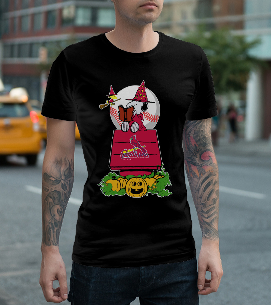Spooky Halloween Peanuts St. Louis Cardinals Pumpkin Scene T-Shirt