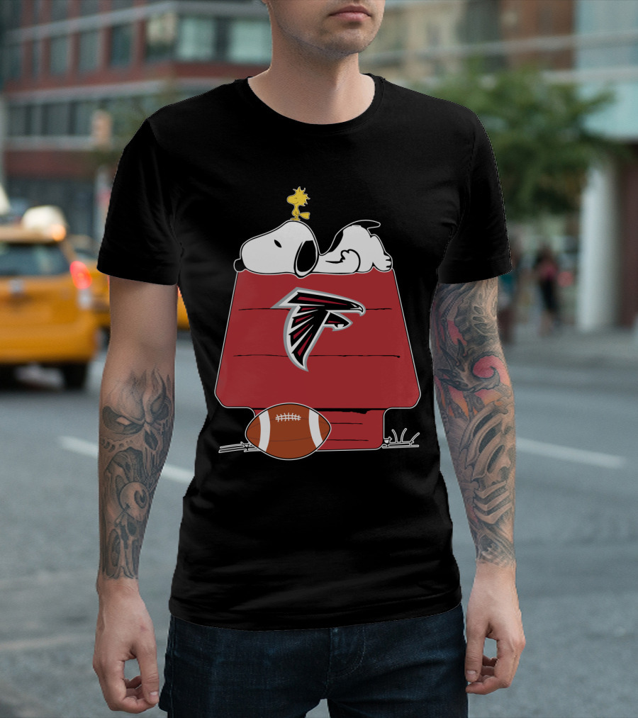 Snoopy And Woodstock On Atlanta Falcons Doghouse With Football T-Shirt