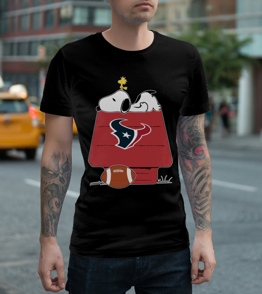 Snoopy And Woodstock Relax On Houston Texans Football Doghouse T-Shirt