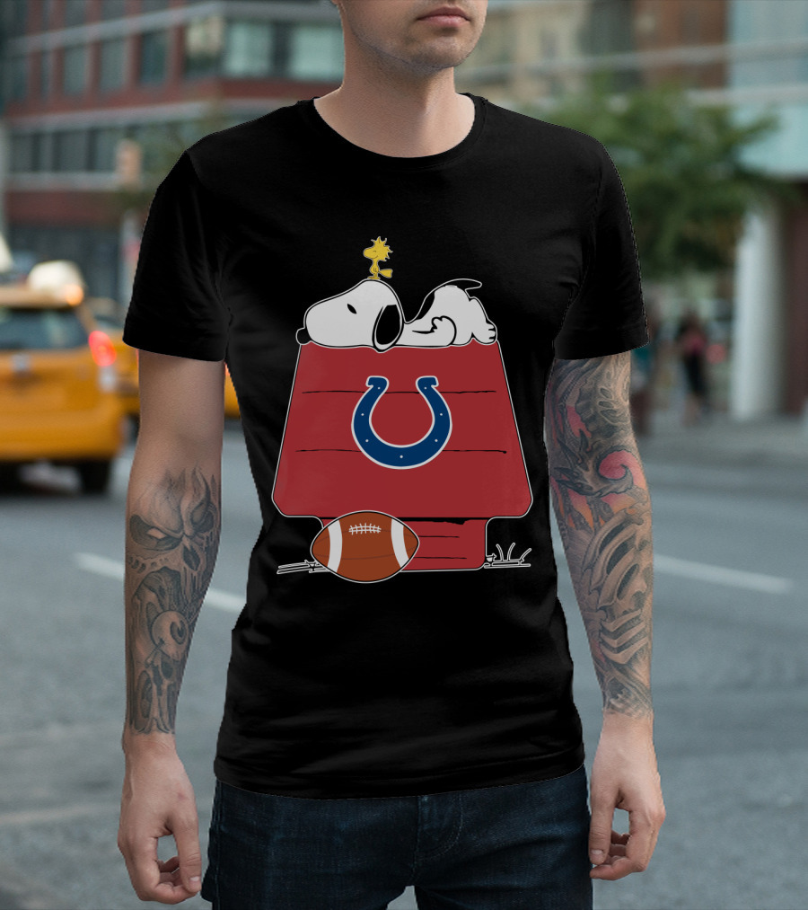 Indianapolis Colts Snoopy Doghouse With Football And Woodstock T-Shirt