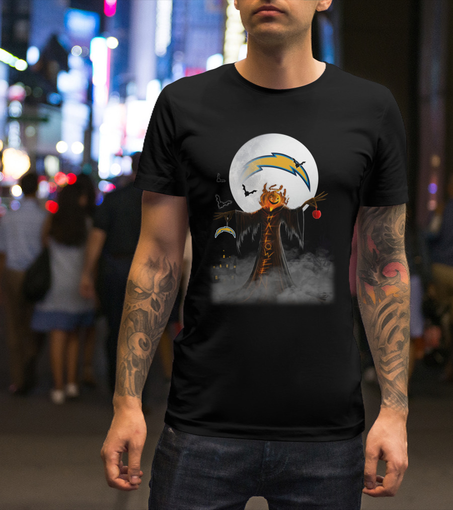 Halloween Los Angeles Chargers Moonlit Pumpkin Scarecrow With Bats And Haunted Castle T-Shirt