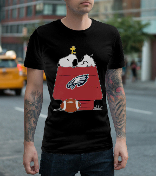 Philadelphia Eagles Snoopy Doghouse Football T-Shirt
