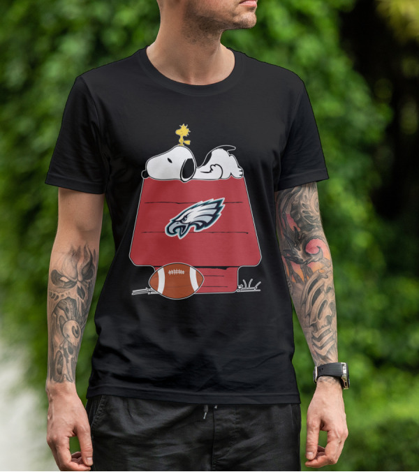 Philadelphia Eagles Snoopy Doghouse Football T-Shirt