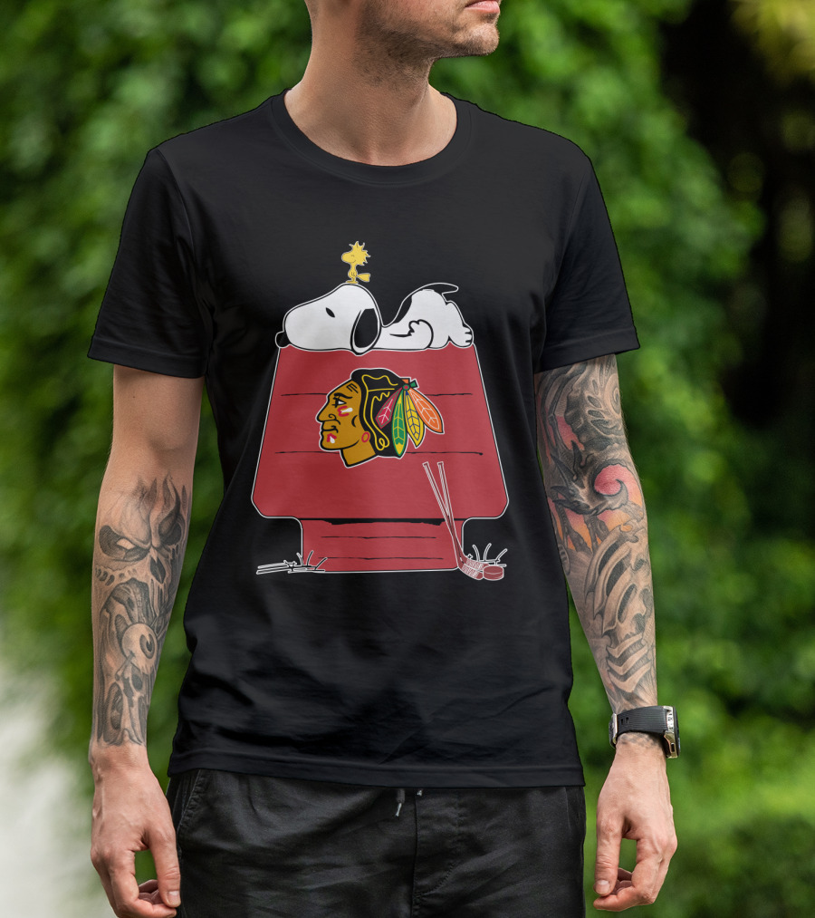 Chicago Blackhawks Snoopy Doghouse Peanuts Hockey T-Shirt