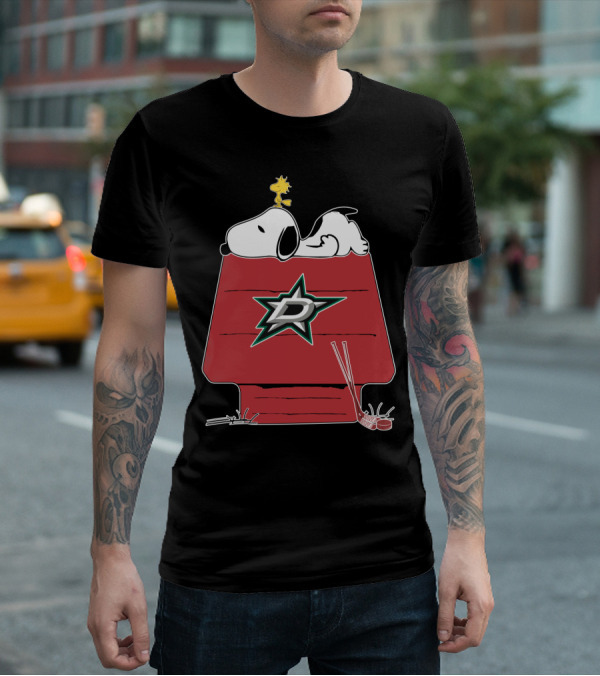 Dallas Stars Snoopy Hockey Doghouse T-Shirt