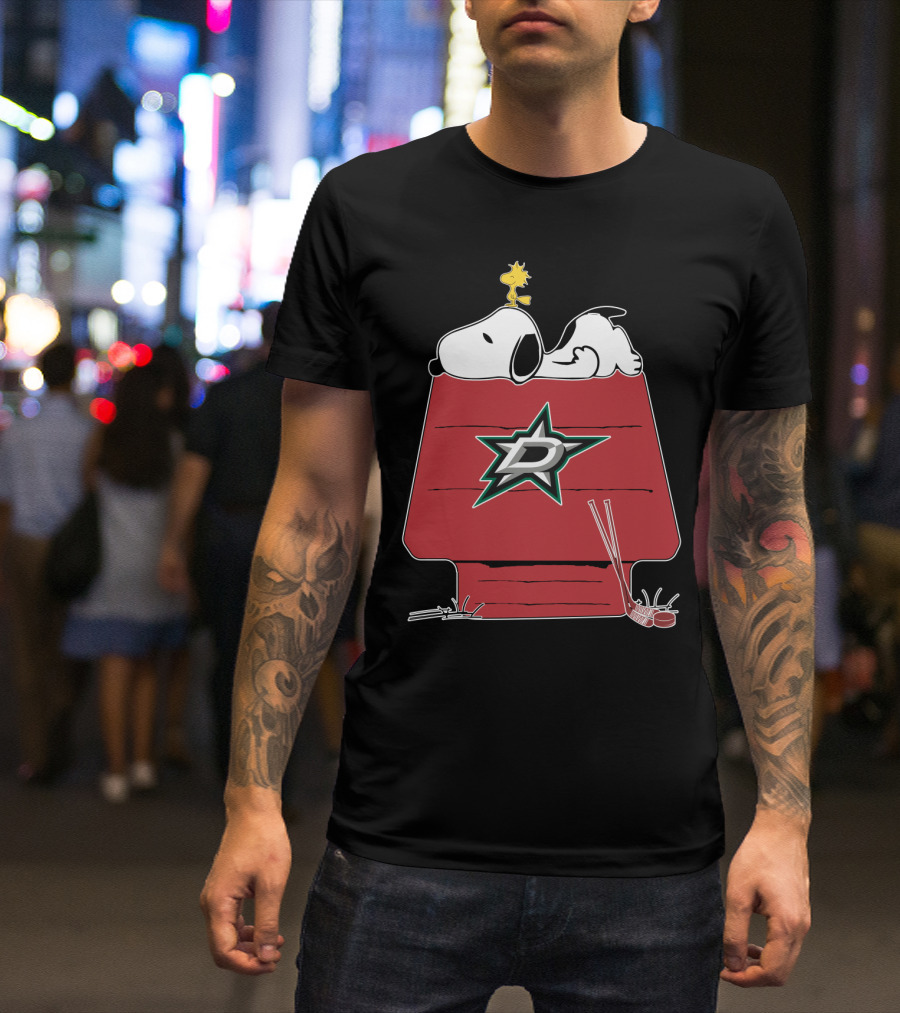 Dallas Stars Snoopy Hockey Doghouse T-Shirt