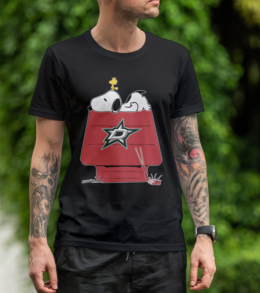 Dallas Stars Snoopy Hockey Doghouse T-Shirt