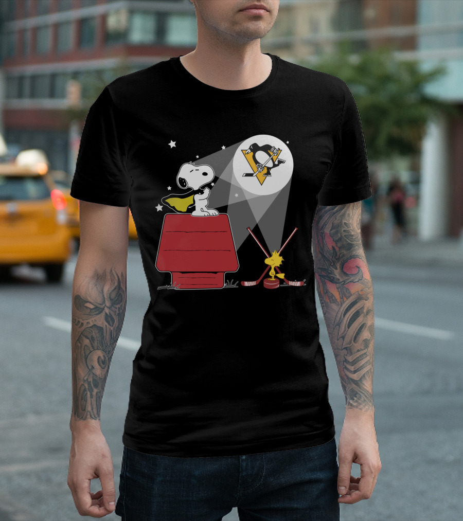 Snoopy And Woodstock Pittsburgh Penguins Nhl Hockey Night Scene T-Shirt