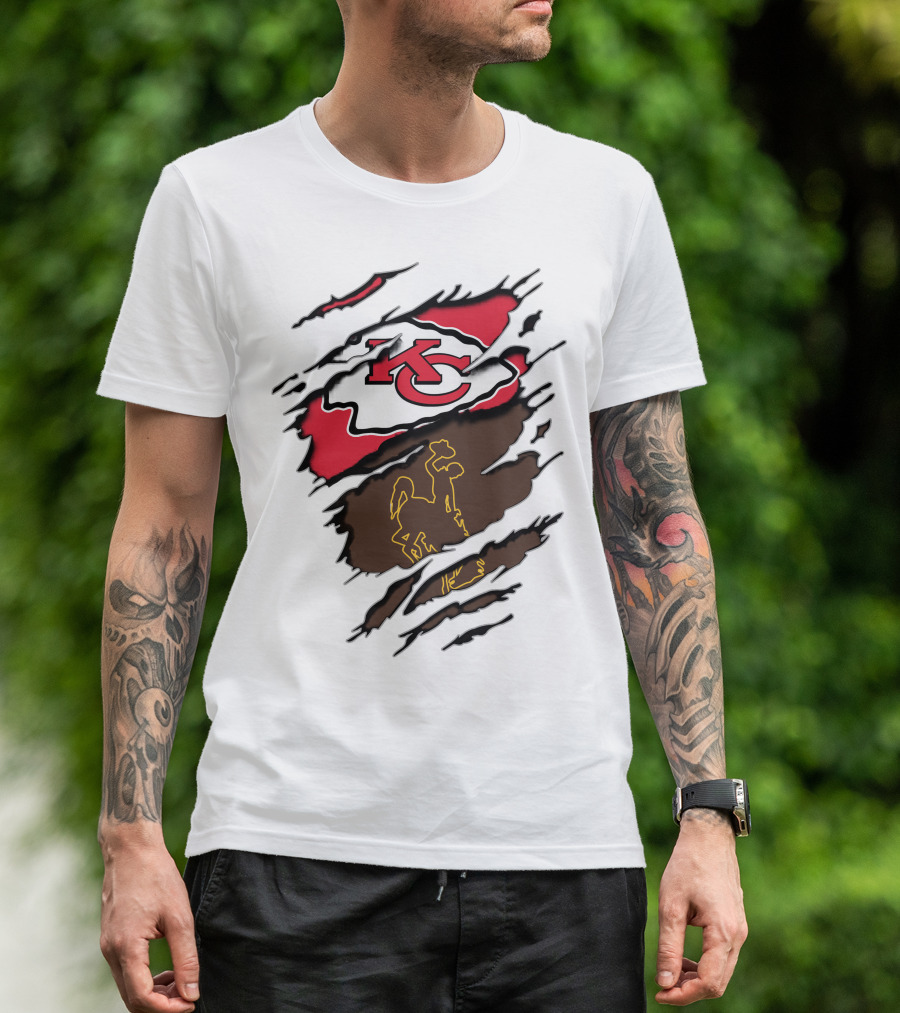 Kansas City Chiefs Wyoming Cowboys Logo Mashup T-Shirt