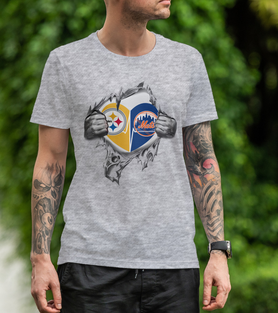 Steelers Mets Heart Design With Torn Metal Hands Displaying T-Shirt