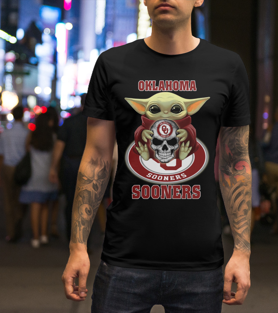 Oklahoma Sooners Baby Yoda Holding Skull T-Shirt