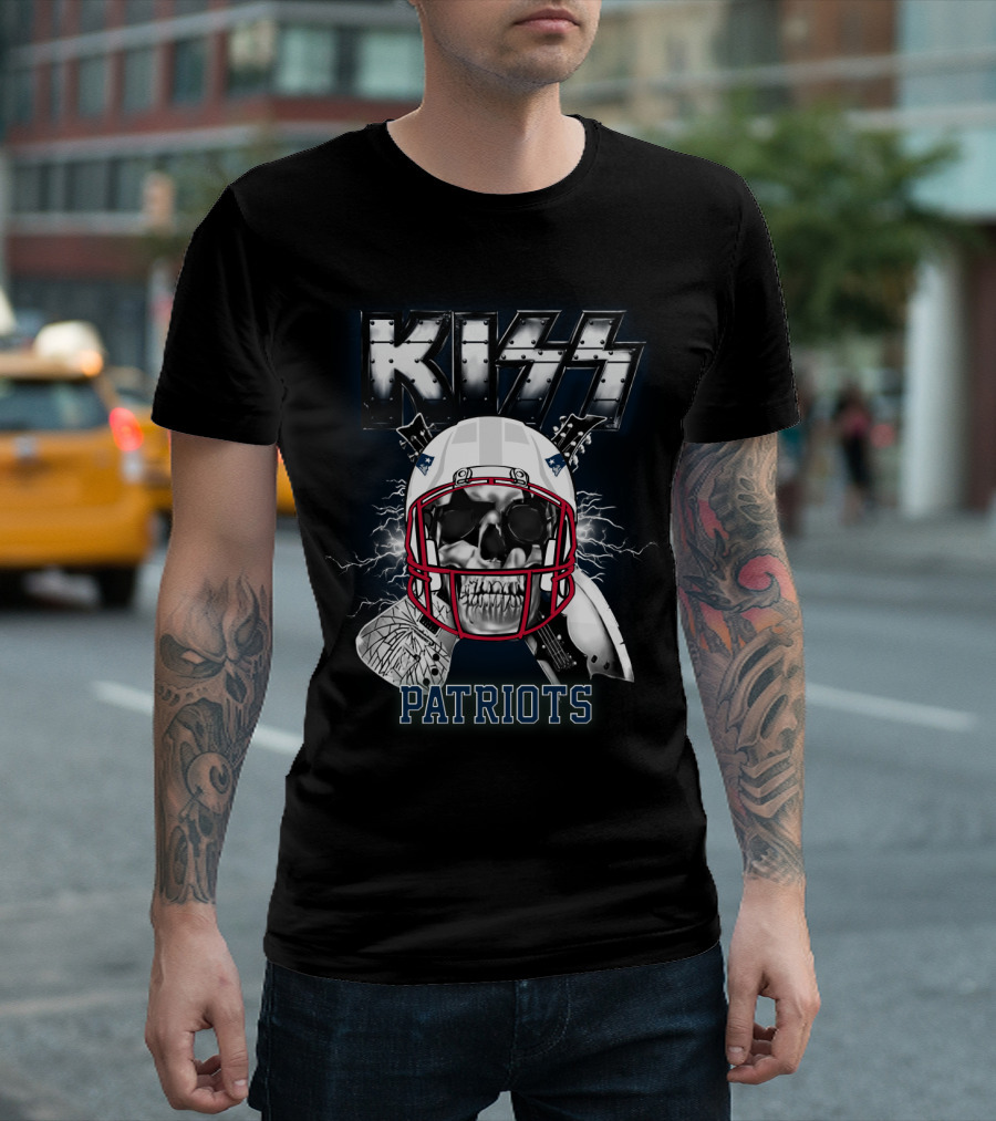 Kiss Patriots Skull Football Helmet Lightning T-Shirt