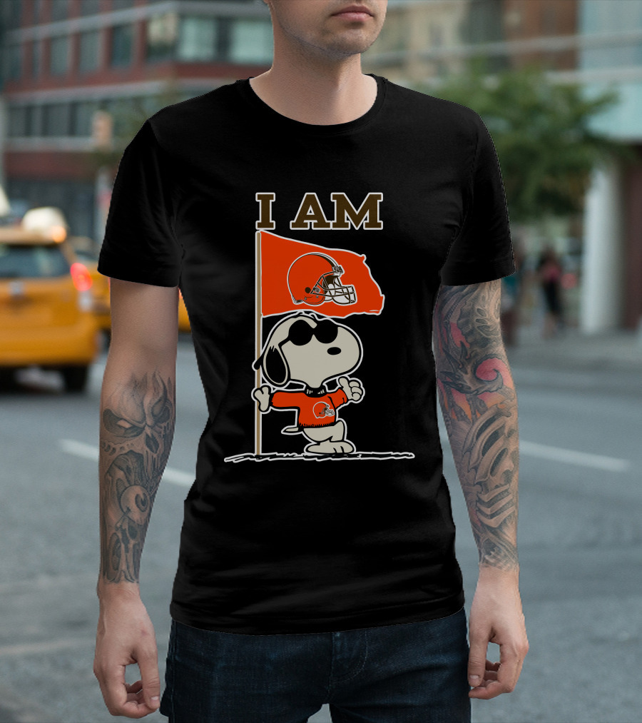 I Am Cleveland Browns Snoopy Football Flag T-Shirt