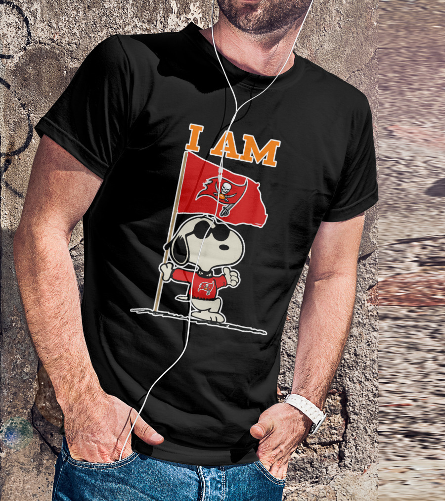 I Am Tampa Bay Buccaneers Snoopy Flag Nfl Football Fan T-Shirt