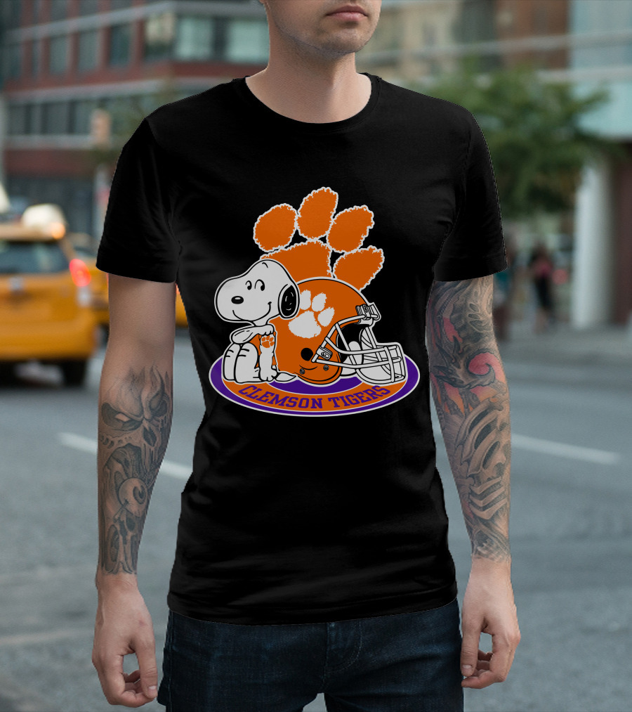 Clemson Tigers Snoopy Paw Print Helmet T-Shirt