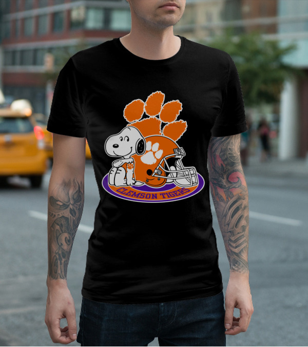 Clemson Tigers Snoopy Paw Print Helmet T-Shirt