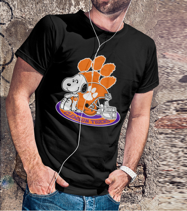 Clemson Tigers Snoopy Paw Print Helmet T-Shirt