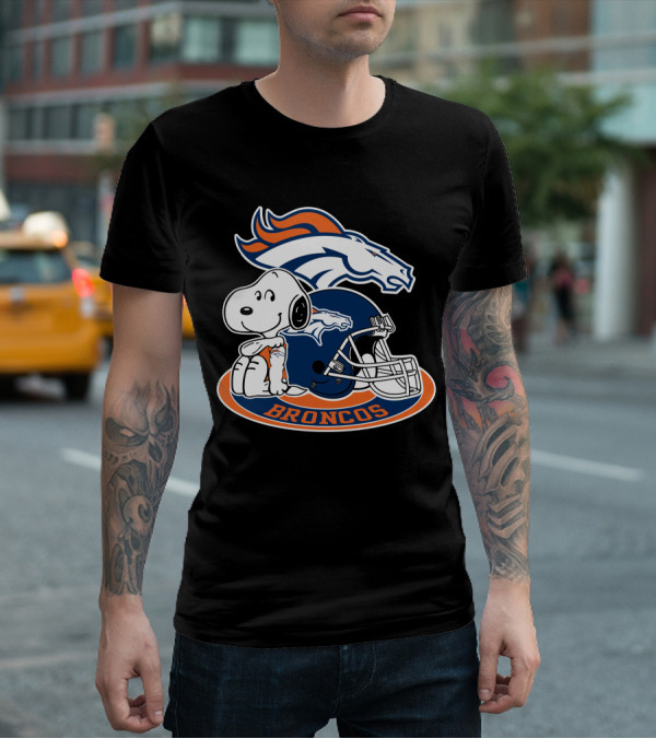 Denver Broncos Snoopy With Broncos Helmet T-Shirt