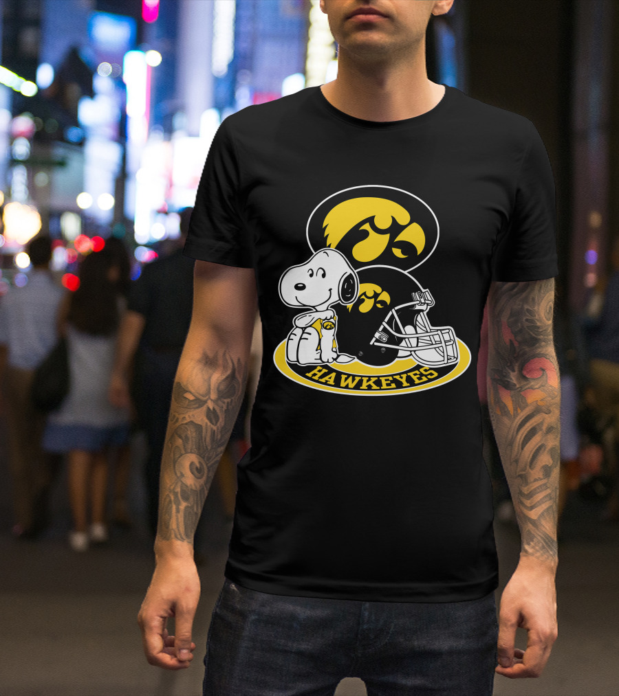 Snoopy Iowa Hawkeyes Helmet Fan T-Shirt