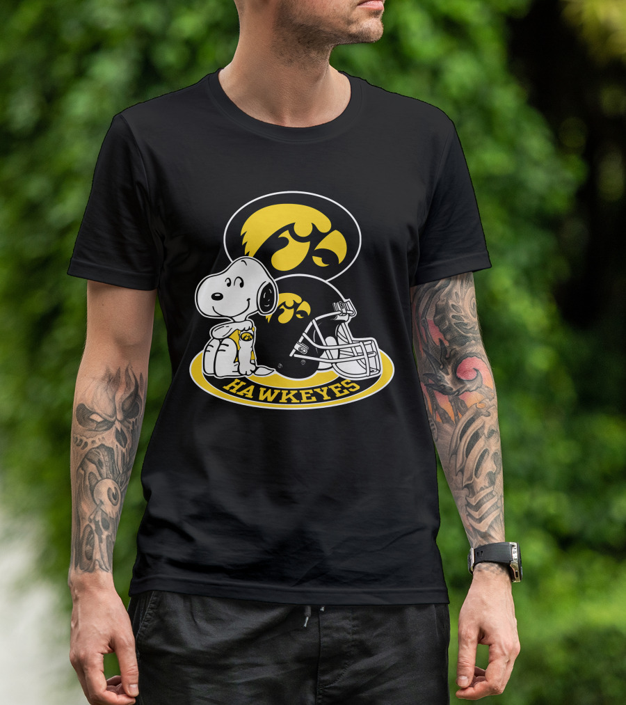 Snoopy Iowa Hawkeyes Helmet Fan T-Shirt