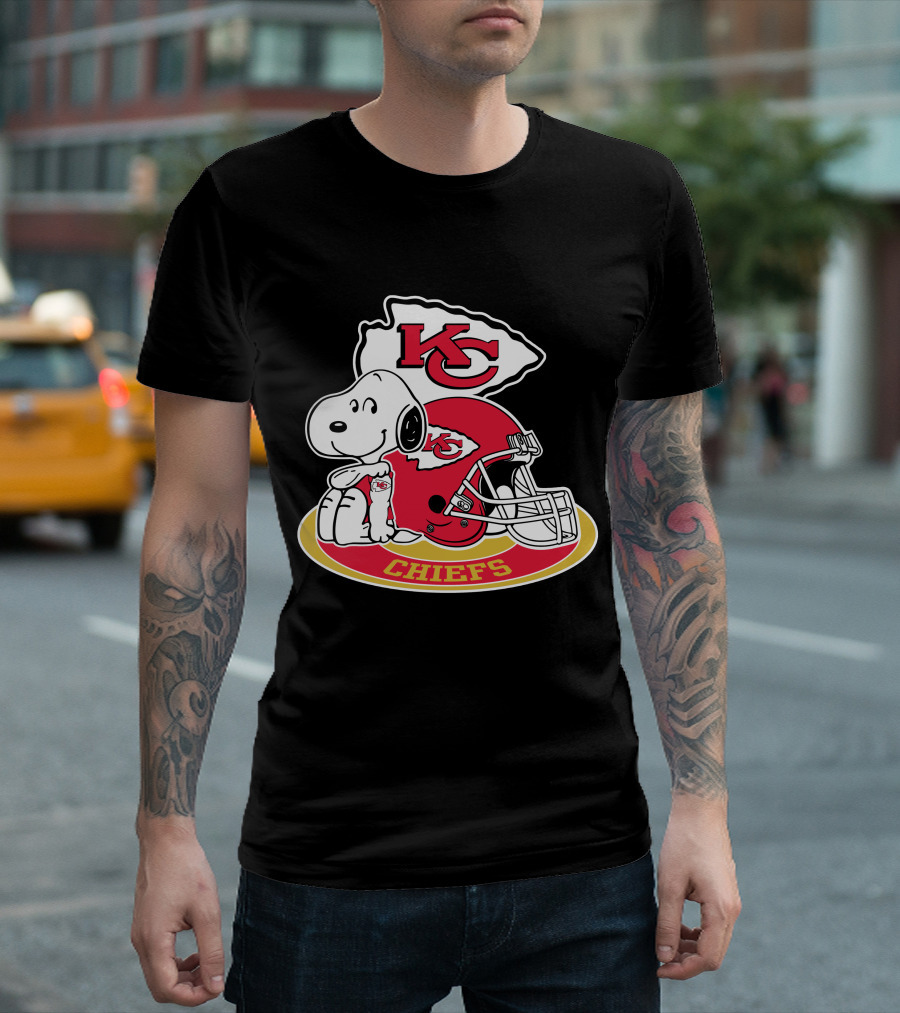 Kansas City Chiefs Snoopy Kc Arrowhead Helmet T-Shirt