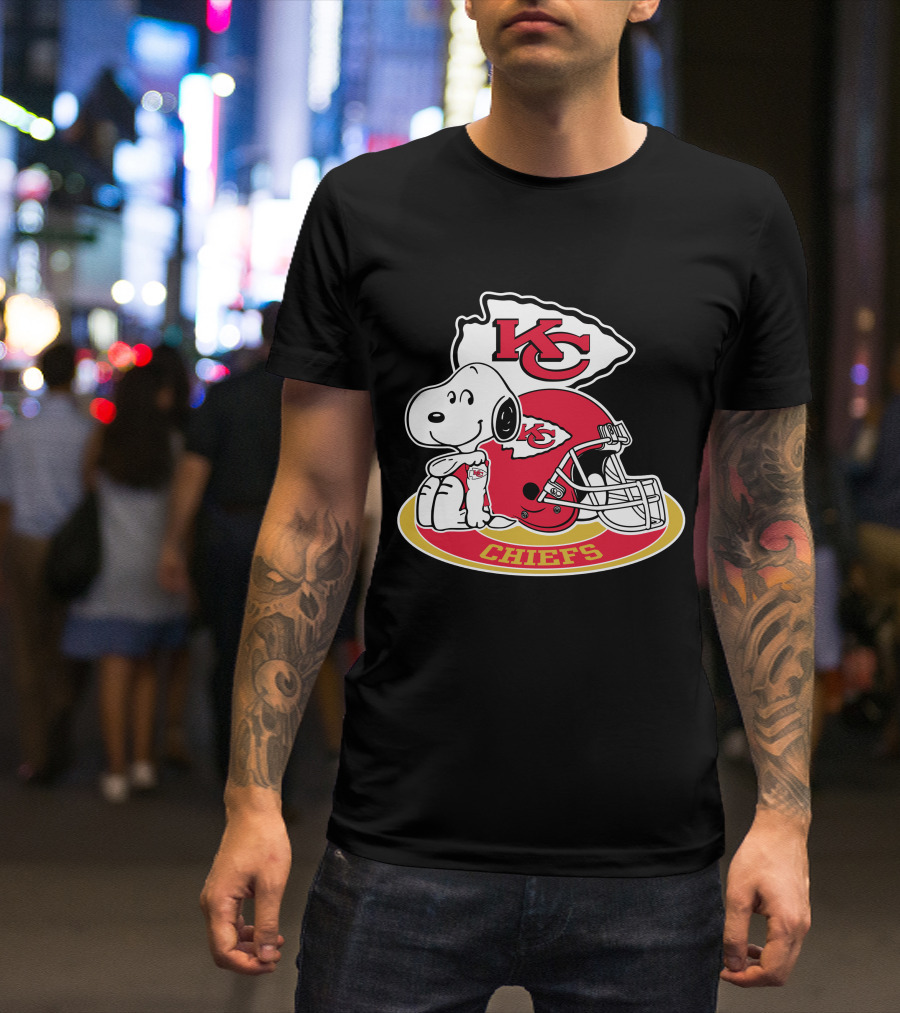Kansas City Chiefs Snoopy Kc Arrowhead Helmet T-Shirt