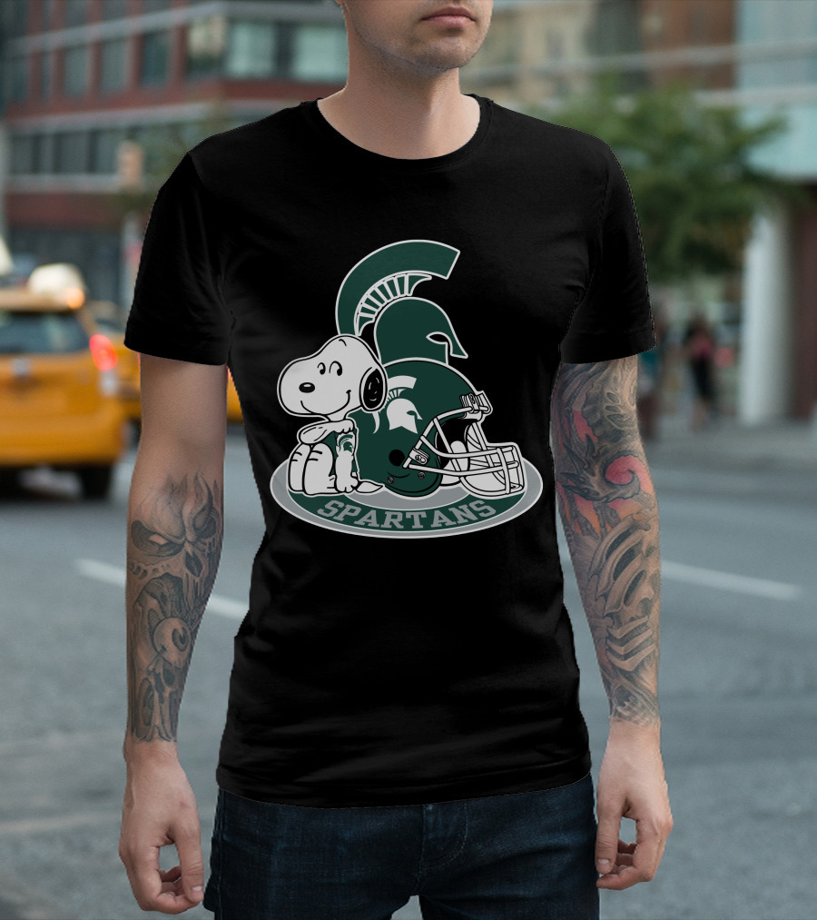 Snoopy Michigan State Spartans Football Helmet T-Shirt